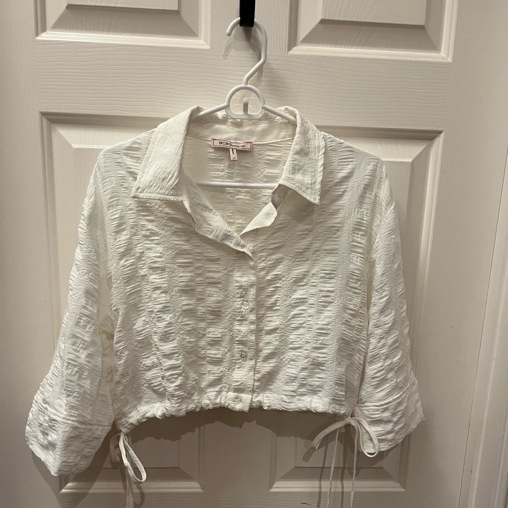 BCBGeneration White Cropped Blouse